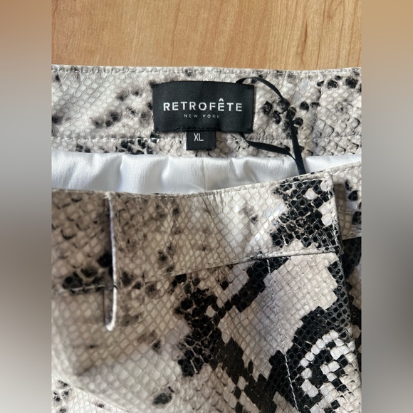 Retrofete NWT Aven Leather Hotpants Shorts in Neutral Snake - Picture 11 of 15